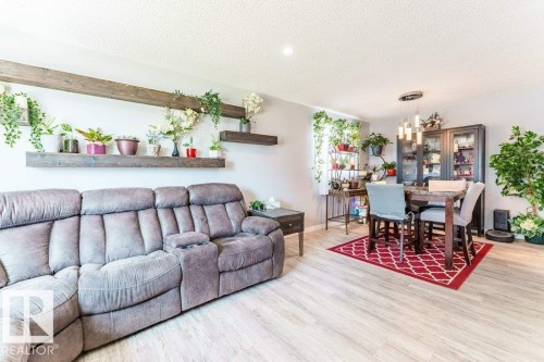 7012 44 Avenue, Edmonton, AB - Indoor Photo Showing Living Room