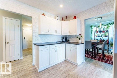 7012 44 Avenue, Edmonton, AB - Indoor Photo Showing Kitchen