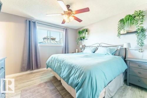 7012 44 Avenue, Edmonton, AB - Indoor Photo Showing Bedroom