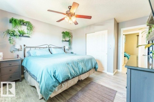 7012 44 Avenue, Edmonton, AB - Indoor Photo Showing Bedroom