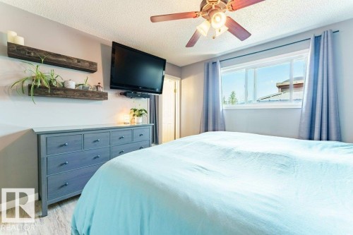 7012 44 Avenue, Edmonton, AB - Indoor Photo Showing Bedroom