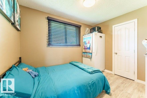 7012 44 Avenue, Edmonton, AB - Indoor Photo Showing Bedroom