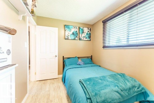 7012 44 Avenue, Edmonton, AB - Indoor Photo Showing Bedroom