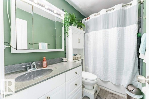 7012 44 Avenue, Edmonton, AB - Indoor Photo Showing Bathroom