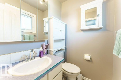 7012 44 Avenue, Edmonton, AB - Indoor Photo Showing Bathroom