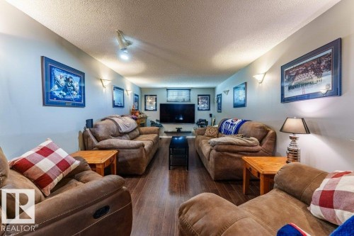 7012 44 Avenue, Edmonton, AB - Indoor Photo Showing Living Room