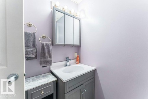 7012 44 Avenue, Edmonton, AB - Indoor Photo Showing Bathroom