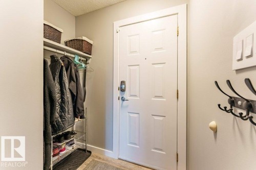 7012 44 Avenue, Edmonton, AB - Indoor Photo Showing Other Room
