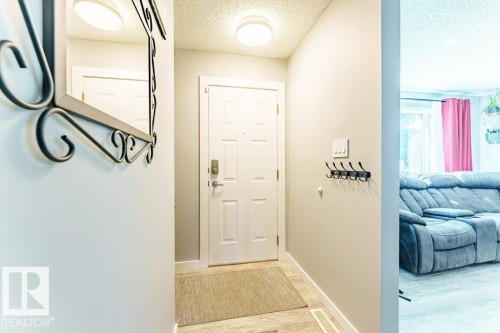 7012 44 Avenue, Edmonton, AB - Indoor Photo Showing Other Room