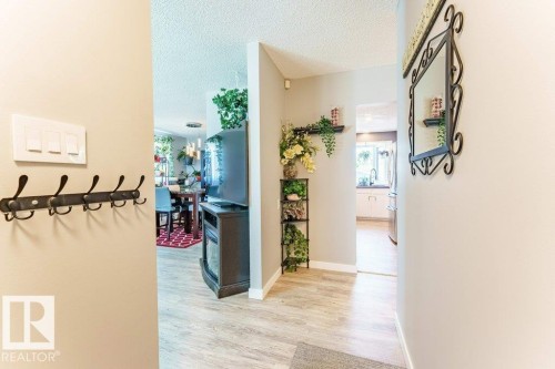 7012 44 Avenue, Edmonton, AB - Indoor Photo Showing Other Room
