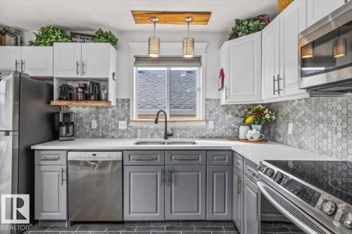 62 La Costa Fairway Close, Stony Plain, AB - Indoor Photo Showing Kitchen With Double Sink With Upgraded Kitchen