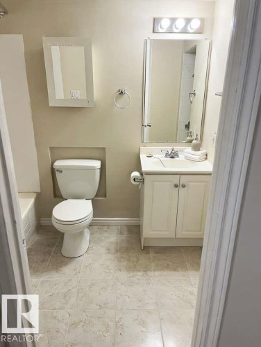 B2 10620 104 Street, Edmonton, AB - Indoor Photo Showing Bathroom