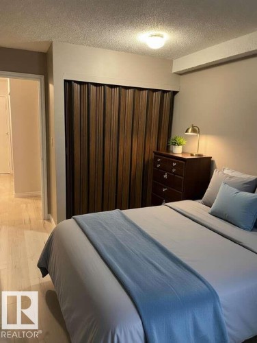 B2 10620 104 Street, Edmonton, AB - Indoor Photo Showing Bedroom