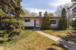 3711 118 Street  Edmonton, AB T6J 1W8