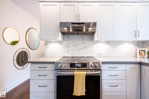 Modern kitchen featuring white shaker cabinetry, stainless steel appliances, and under-cabinet lighting - 14604 92A Avenue, Edmonton, AB - Indoor Photo Showing Kitchen With Upgraded Kitchen