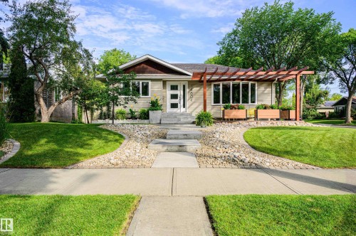 Single-story residence featuring a front entry with concrete steps and a modern door - 14604 92A Avenue, Edmonton, AB - Outdoor