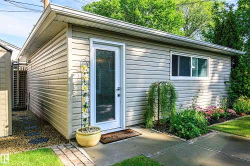 Detached structure with horizontal siding, a glass-panel door, and a sliding window - 14604 92A Avenue, Edmonton, AB - Outdoor