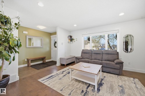 140 Allard Way, Fort Saskatchewan, AB - Indoor Photo Showing Living Room