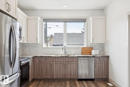 3813 111 Avenue, Edmonton, AB - Indoor Photo Showing Kitchen With Upgraded Kitchen
