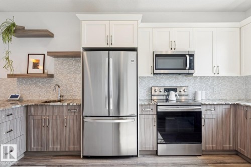 3813 111 Avenue, Edmonton, AB - Indoor Photo Showing Kitchen With Upgraded Kitchen