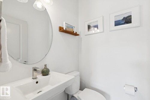 3813 111 Avenue, Edmonton, AB - Indoor Photo Showing Bathroom