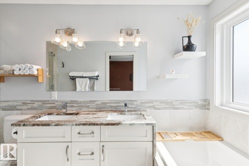 3813 111 Avenue, Edmonton, AB - Indoor Photo Showing Bathroom