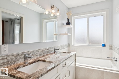 3813 111 Avenue, Edmonton, AB - Indoor Photo Showing Bathroom