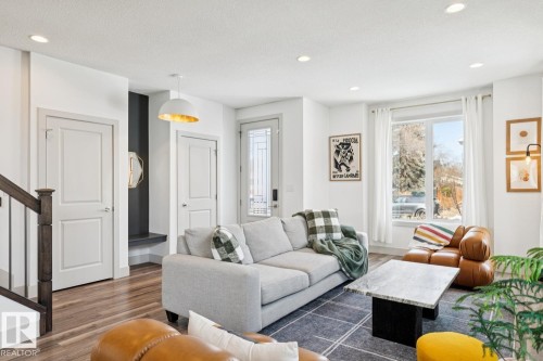 3813 111 Avenue, Edmonton, AB - Indoor Photo Showing Living Room