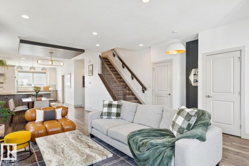 3813 111 Avenue, Edmonton, AB - Indoor Photo Showing Living Room