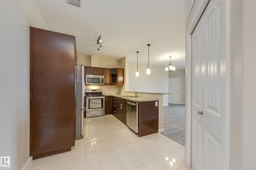 317 6083 Maynard Way, Edmonton, AB - Indoor Photo Showing Kitchen