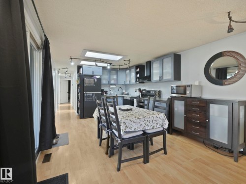 429 Westview Close, Edmonton, AB - Indoor Photo Showing Dining Room