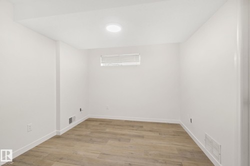 22 9703 174 Street Nw, Edmonton, AB - Indoor Photo Showing Other Room