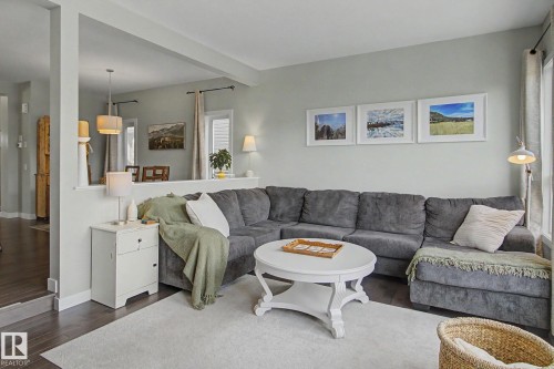 7363 179 Avenue, Edmonton, AB - Indoor Photo Showing Living Room