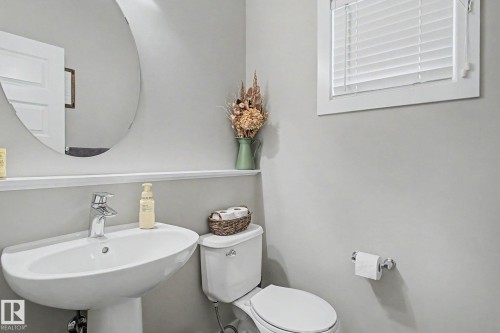 7363 179 Avenue, Edmonton, AB - Indoor Photo Showing Bathroom