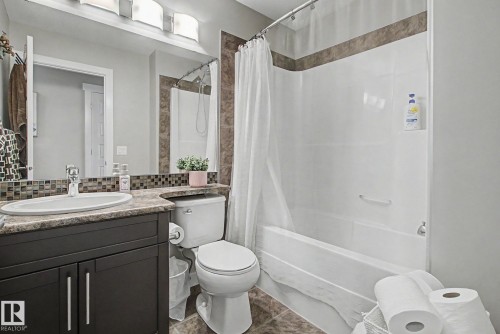 7363 179 Avenue, Edmonton, AB - Indoor Photo Showing Bathroom