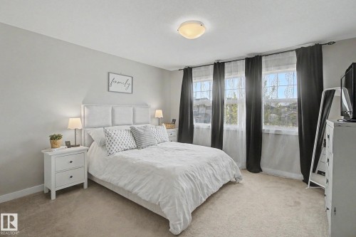 7363 179 Avenue, Edmonton, AB - Indoor Photo Showing Bedroom