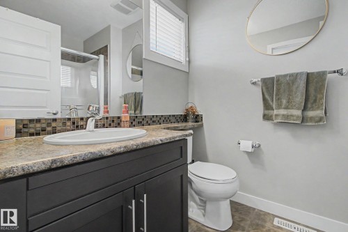 7363 179 Avenue, Edmonton, AB - Indoor Photo Showing Bathroom