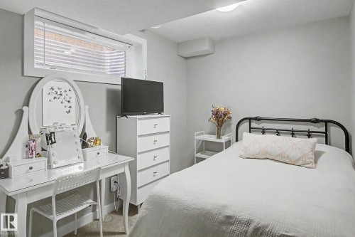 7363 179 Avenue, Edmonton, AB - Indoor Photo Showing Bedroom