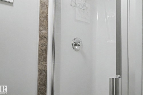 7363 179 Avenue, Edmonton, AB - Indoor Photo Showing Bathroom