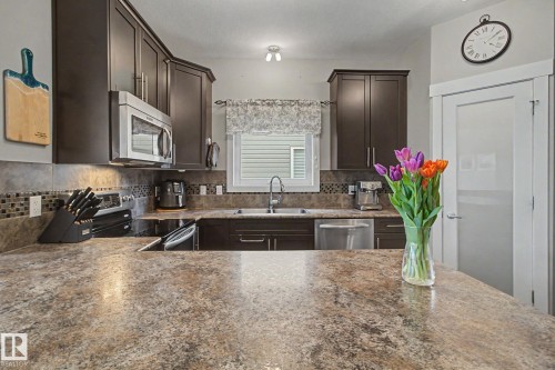 7363 179 Avenue, Edmonton, AB - Indoor Photo Showing Kitchen With Stainless Steel Kitchen With Double Sink With Upgraded Kitchen