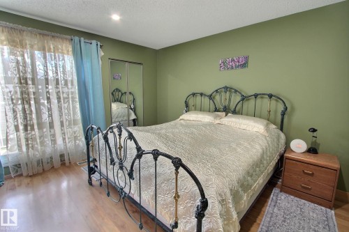 230 Chateau Place, Edmonton, AB - Indoor Photo Showing Bedroom