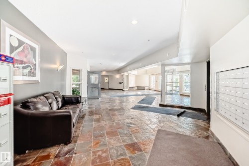 412 4312 139 Avenue, Edmonton, AB - Indoor Photo Showing Other Room
