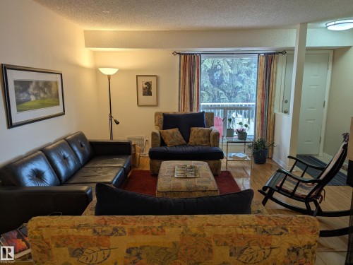 1870 111A Street, Edmonton, AB - Indoor Photo Showing Living Room