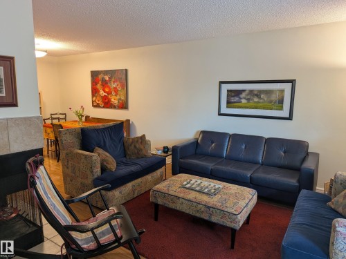 1870 111A Street, Edmonton, AB - Indoor Photo Showing Living Room