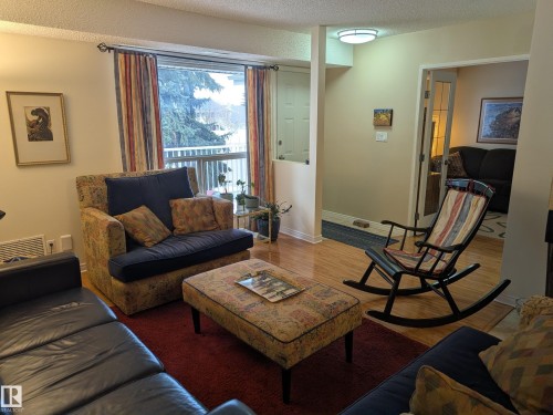 1870 111A Street, Edmonton, AB - Indoor Photo Showing Living Room