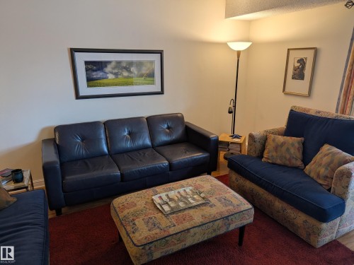 1870 111A Street, Edmonton, AB - Indoor Photo Showing Living Room