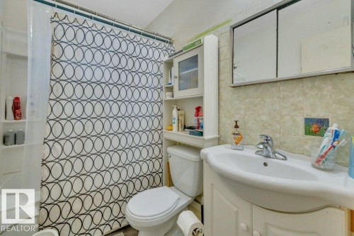 4409 42B Avenue, Leduc, AB - Indoor Photo Showing Bathroom