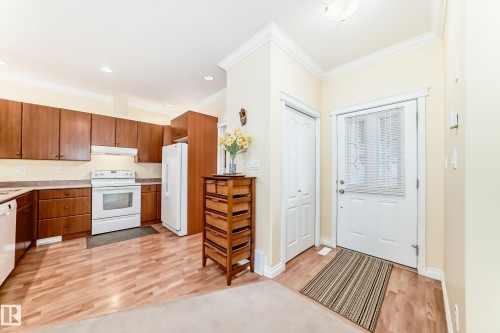 Open-concept kitchen with wood-finish flooring and crown molding - 40 13808 155 Avenue, Edmonton, AB - Indoor Photo Showing Kitchen