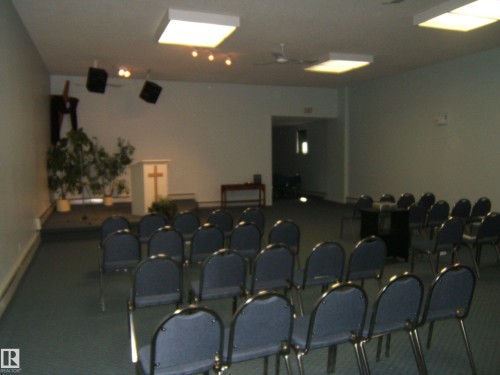 Image quality insufficient for description - 4707 50 Street, Two Hills, AB - Indoor Photo Showing Other Room