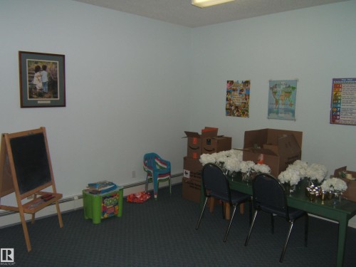 Image quality insufficient for description - 4707 50 Street, Two Hills, AB - Indoor